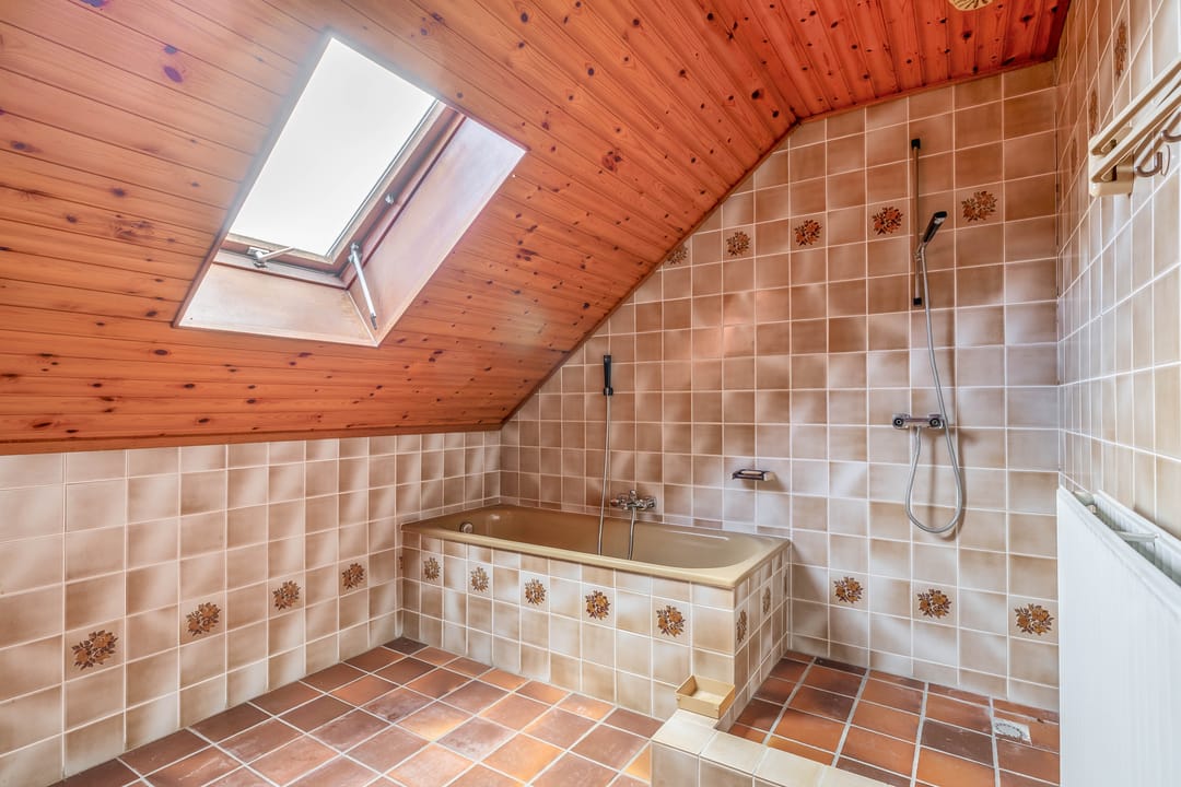 Spacious detached home with ground floor bedroom and garage — 43