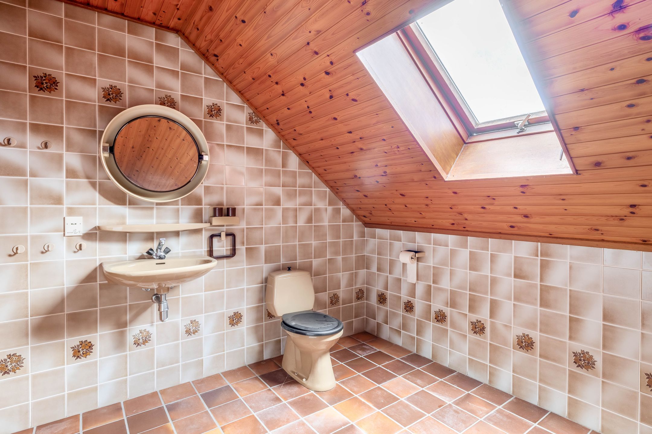 Spacious detached home with ground floor bedroom and garage — 45