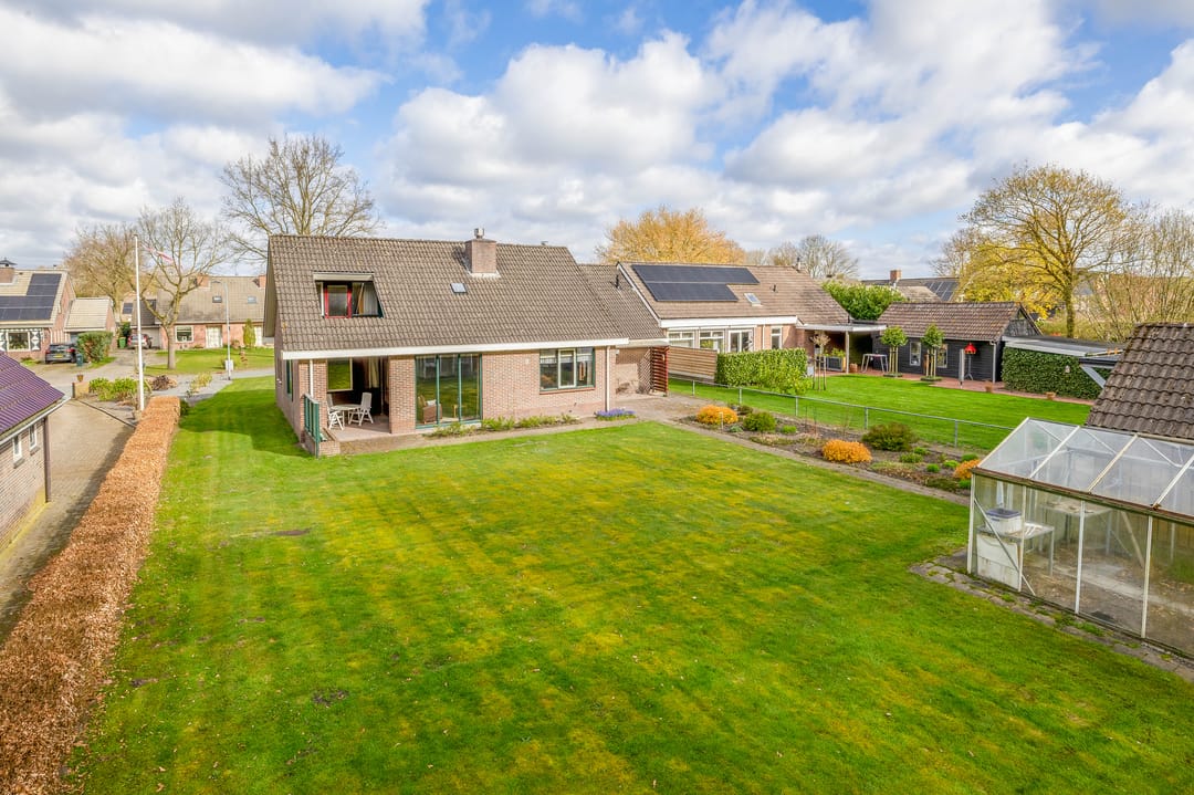 Spacious detached home with ground floor bedroom and garage — 46