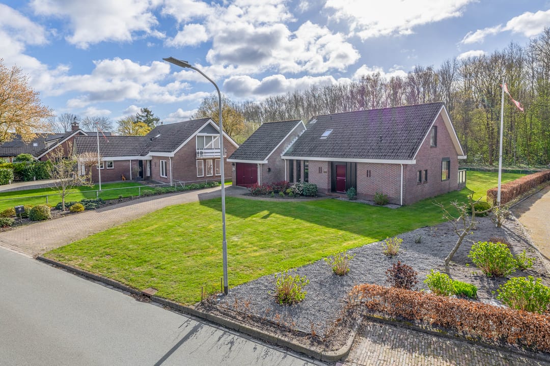 Spacious detached home with ground floor bedroom and garage — 8