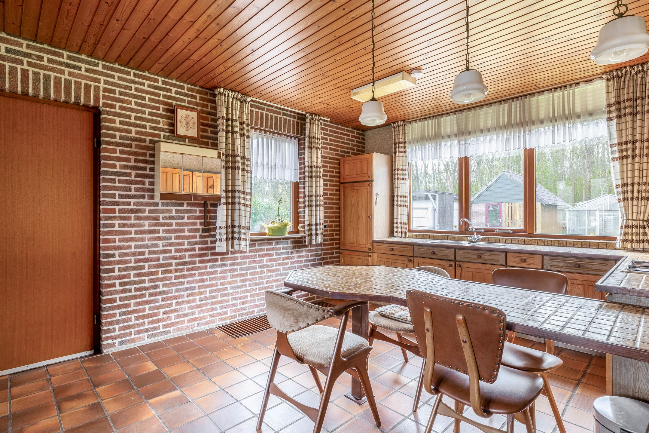 Spacious detached home with ground floor bedroom and garage — 21