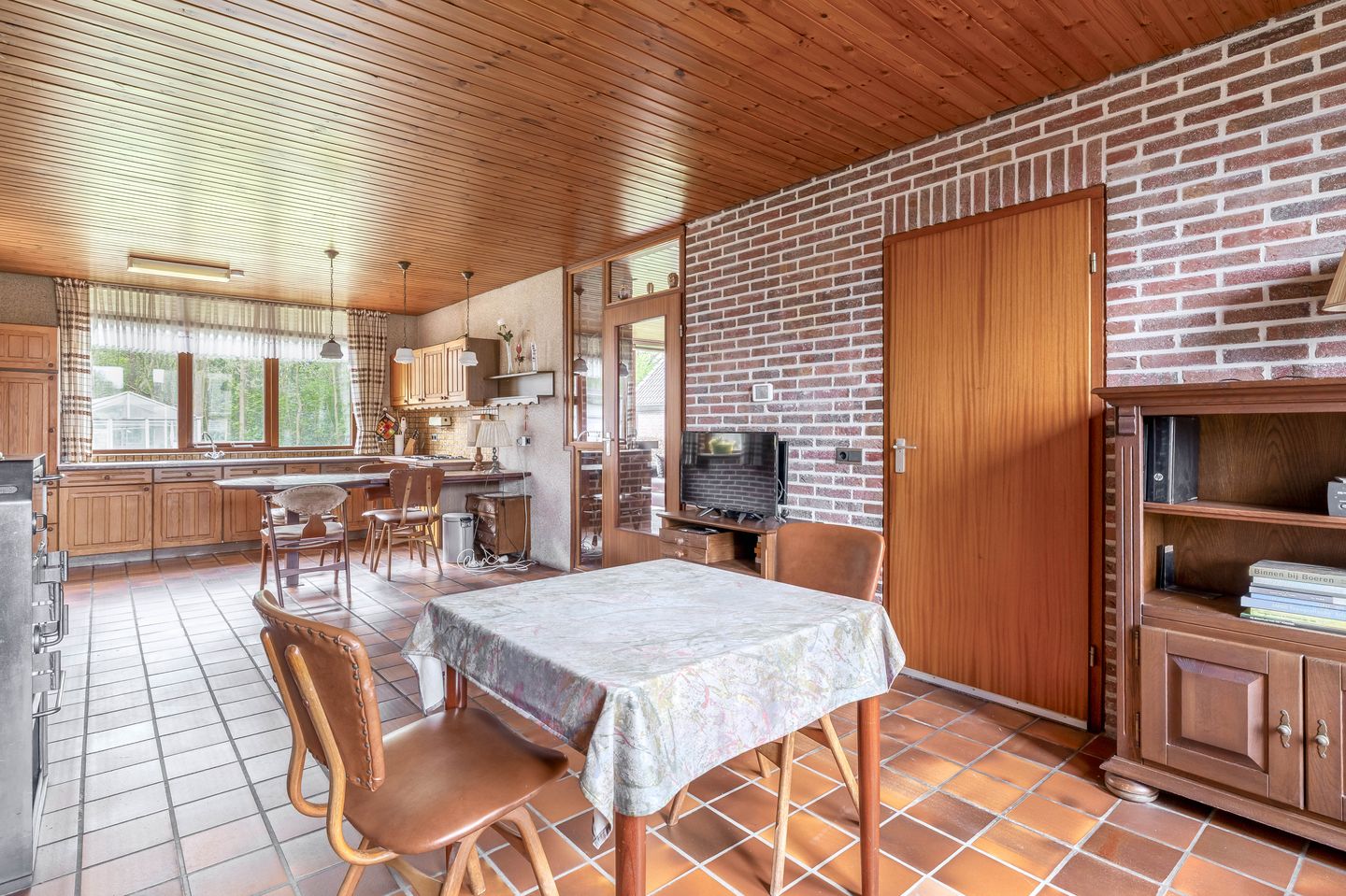 Spacious detached home with ground floor bedroom and garage — 14