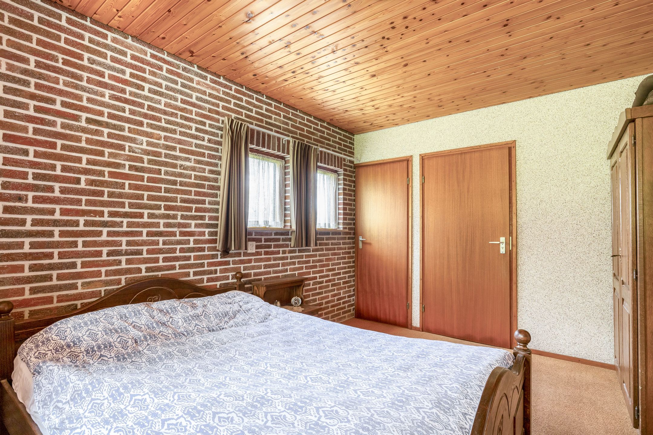Spacious detached home with ground floor bedroom and garage — 27