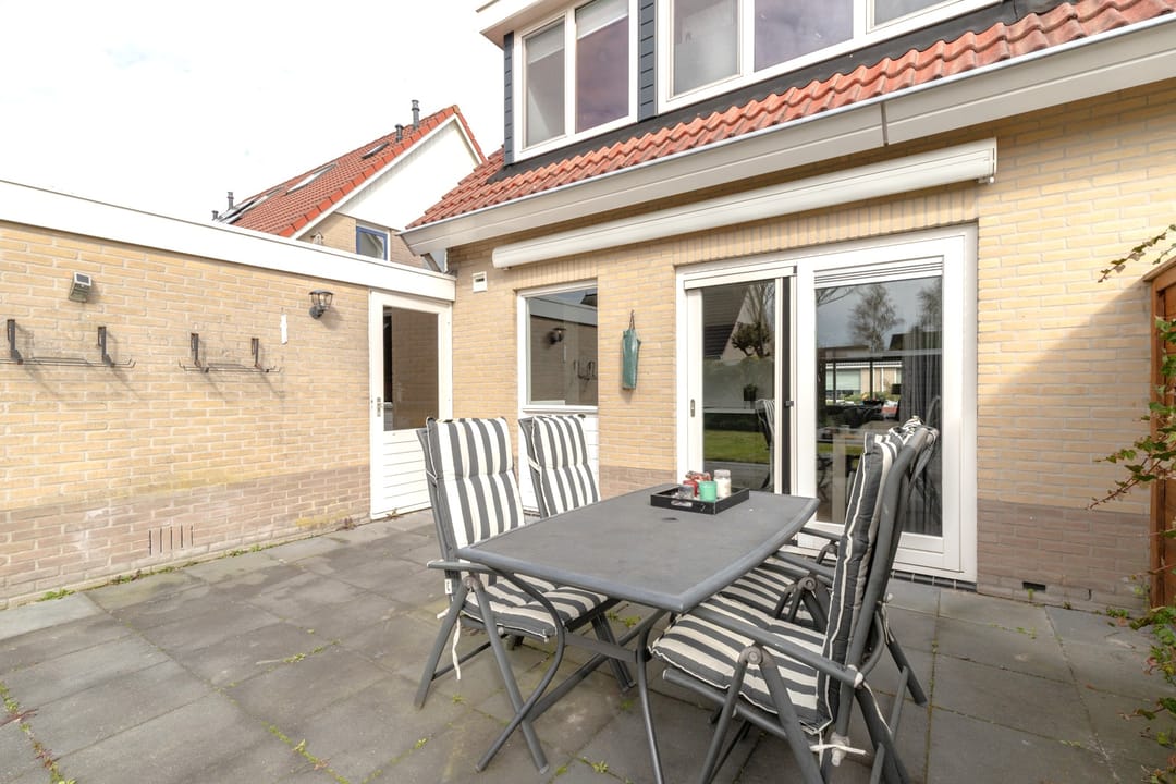 Spacious Semi-Detached Home with Garage in Green Parkplan West Zuidhorn — 16