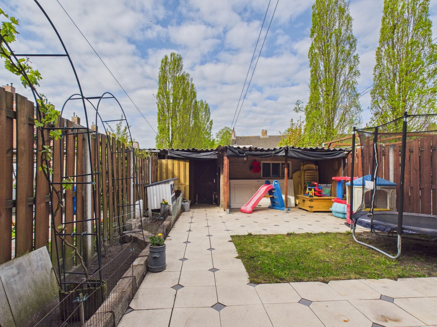 Spacious family home with four bedrooms and basilica view in popular Oudenbosch neighborhood — 58