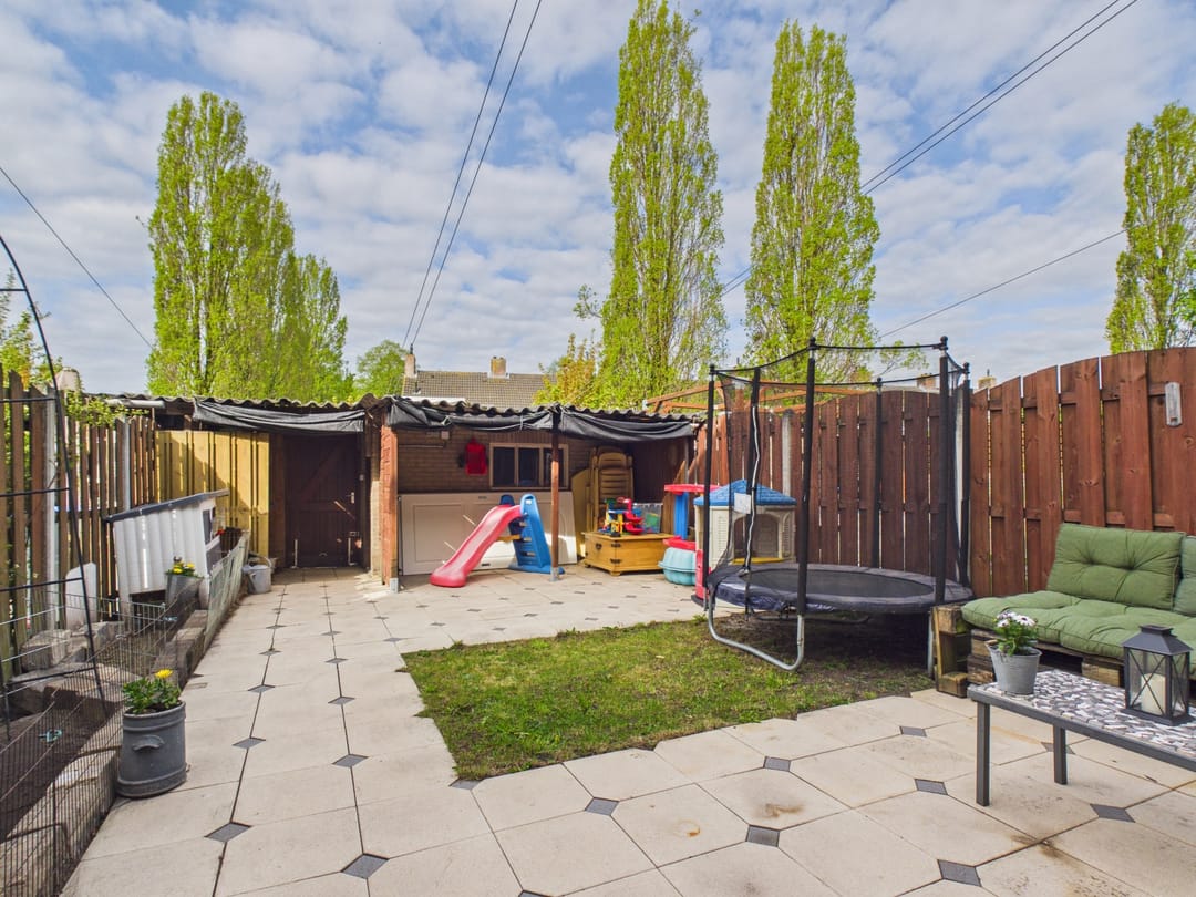 Spacious family home with four bedrooms and basilica view in popular Oudenbosch neighborhood — 57