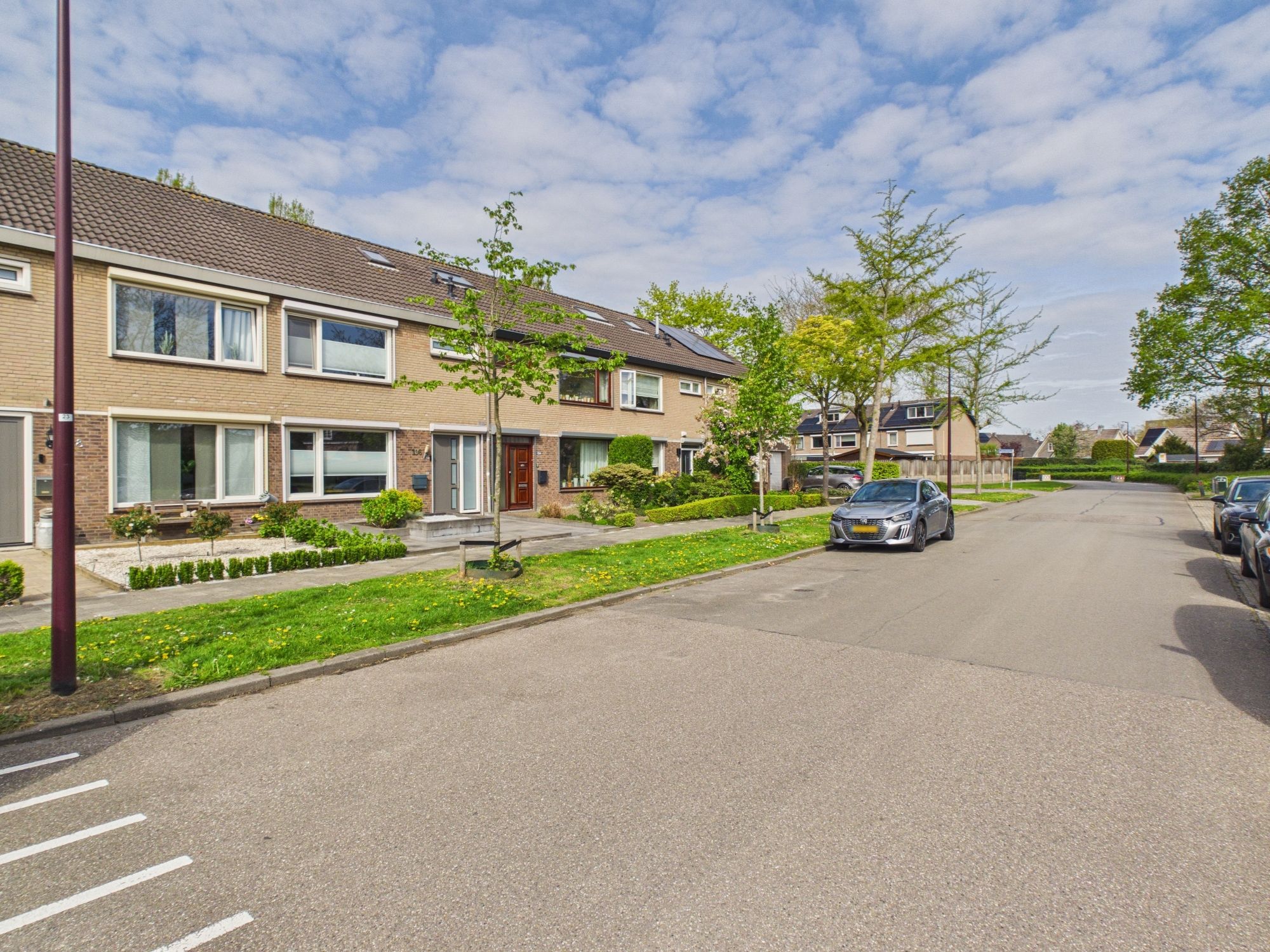 Spacious family home with four bedrooms and basilica view in popular Oudenbosch neighborhood — 59
