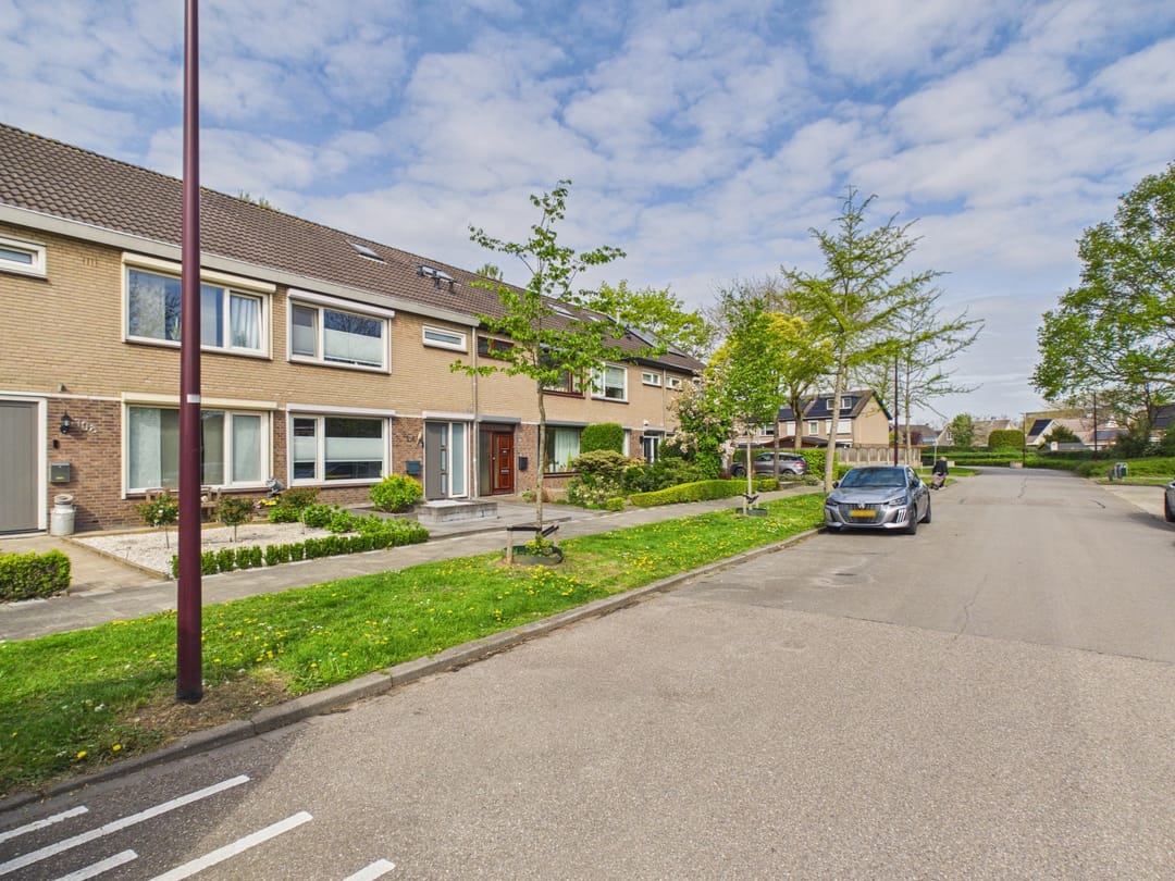 Spacious family home with four bedrooms and basilica view in popular Oudenbosch neighborhood — 60