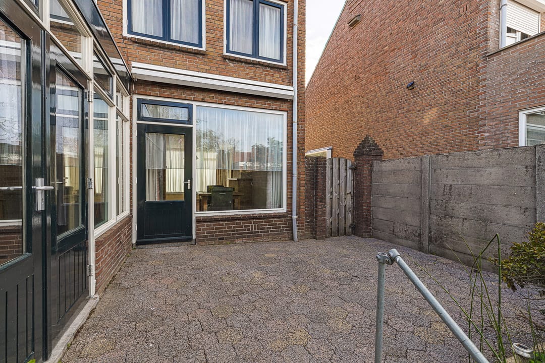 Photo 38 of Titus Brandsmastraat 21