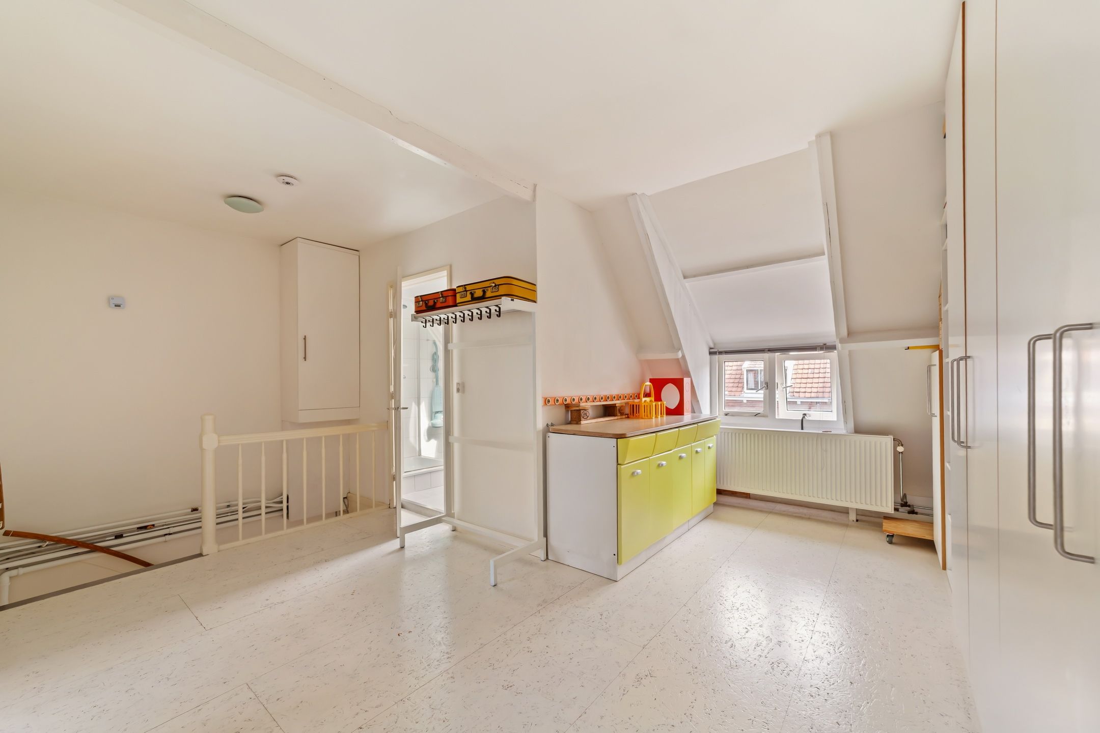 Spacious double upper house with balconies in Delft Zeeheldenbuurt — 24