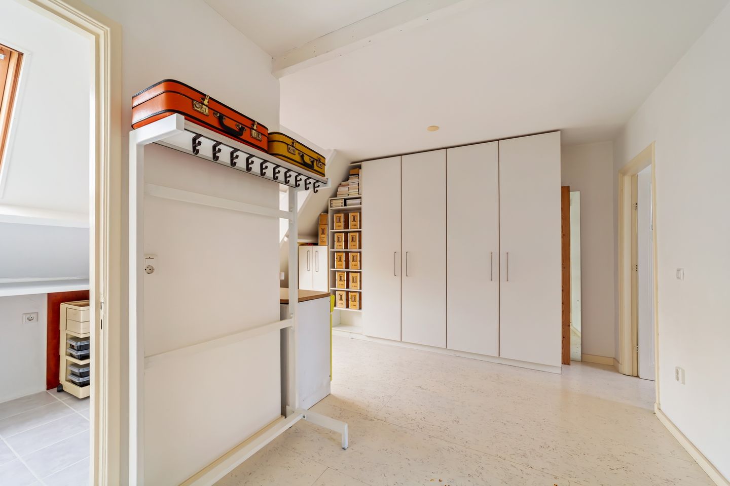 Spacious double upper house with balconies in Delft Zeeheldenbuurt — 25