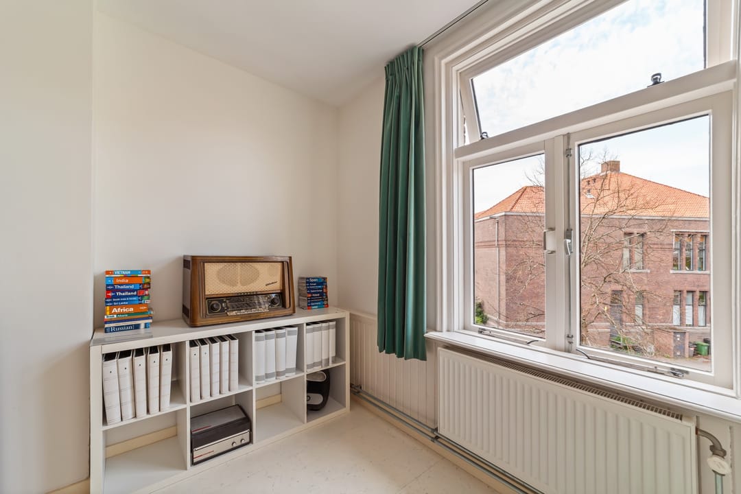Spacious double upper house with balconies in Delft Zeeheldenbuurt — 31