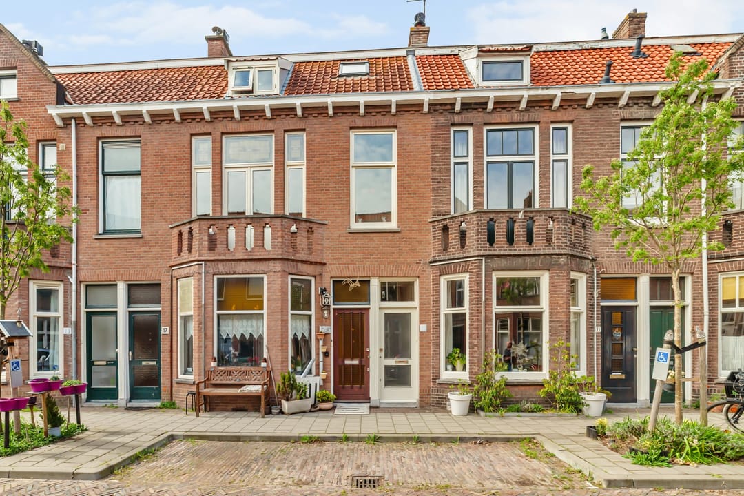 Spacious double upper house with balconies in Delft Zeeheldenbuurt — 38