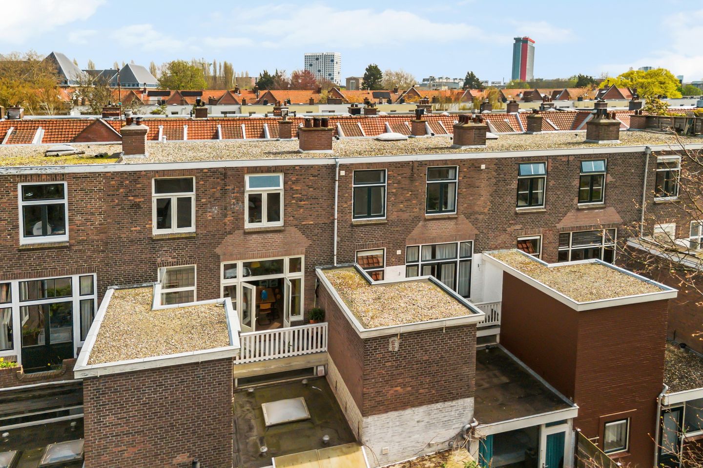 Spacious double upper house with balconies in Delft Zeeheldenbuurt — 35