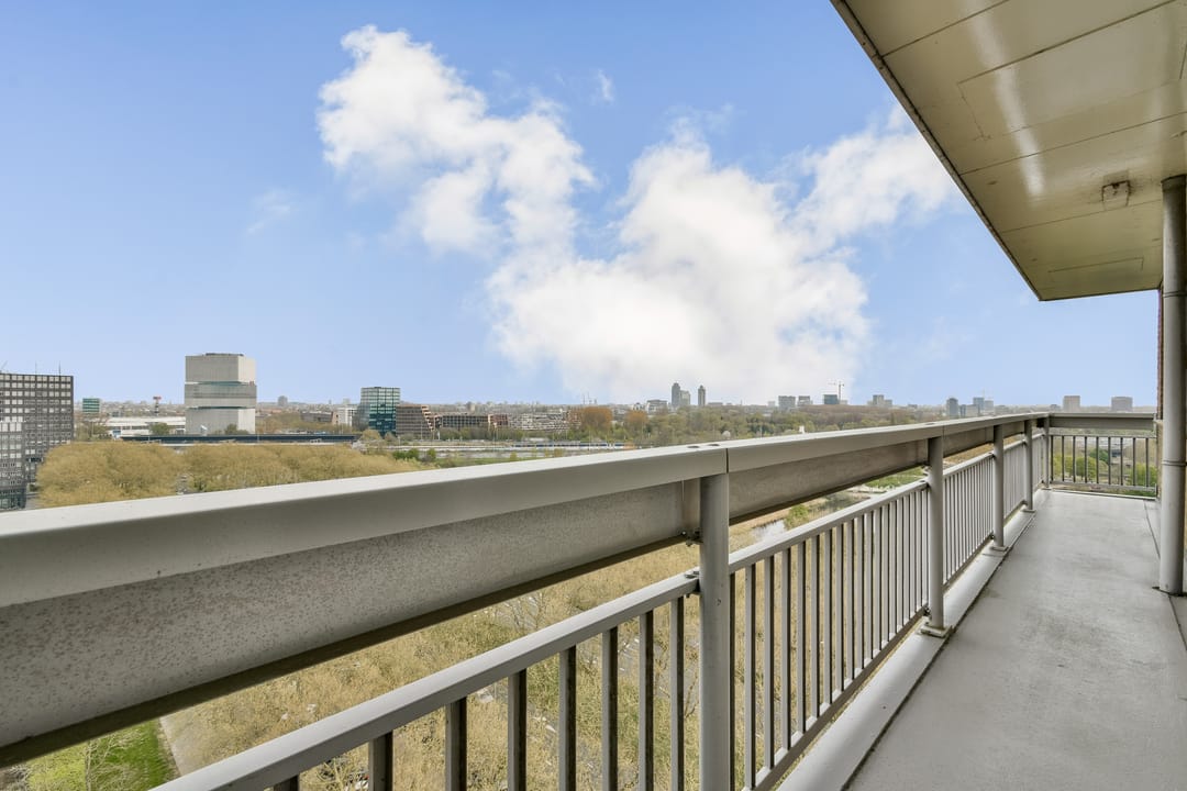 Spacious Corner Apartment with Balcony and Views over Amstelpark — 17