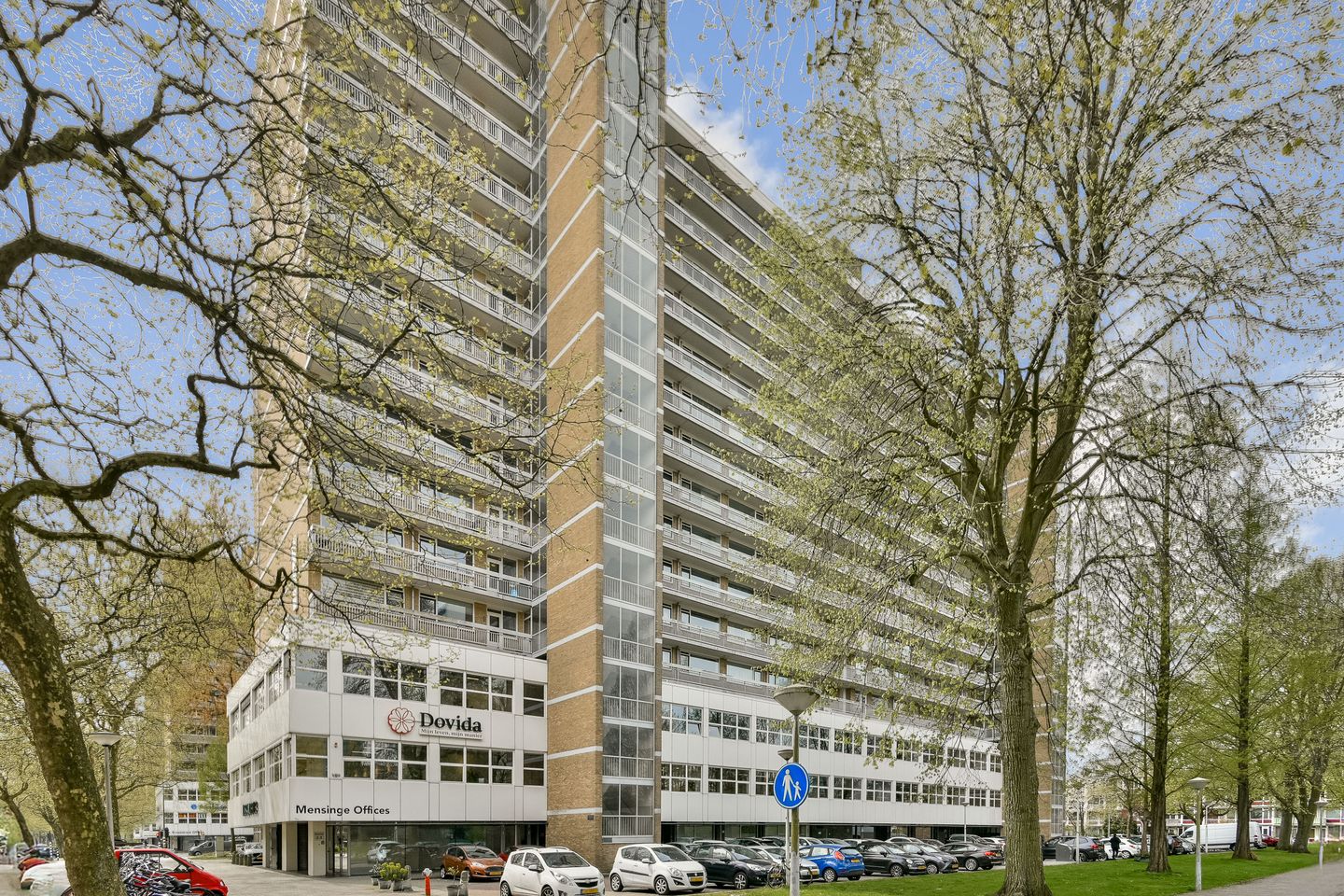 Spacious Corner Apartment with Balcony and Views over Amstelpark — 19