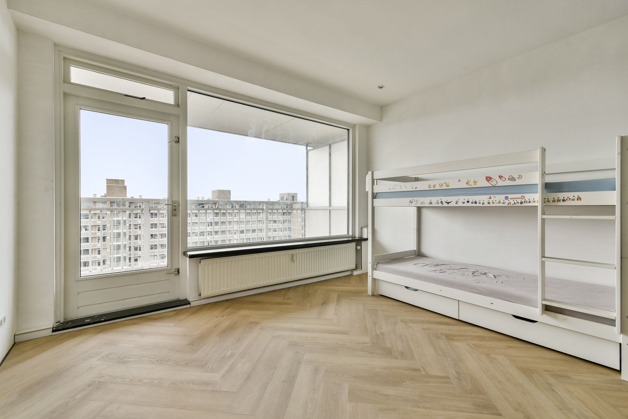 Spacious Corner Apartment with Balcony and Views over Amstelpark — 15