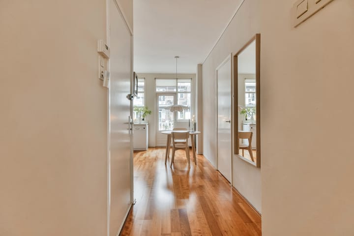 Foto 2 van Woubruggestraat 9-1