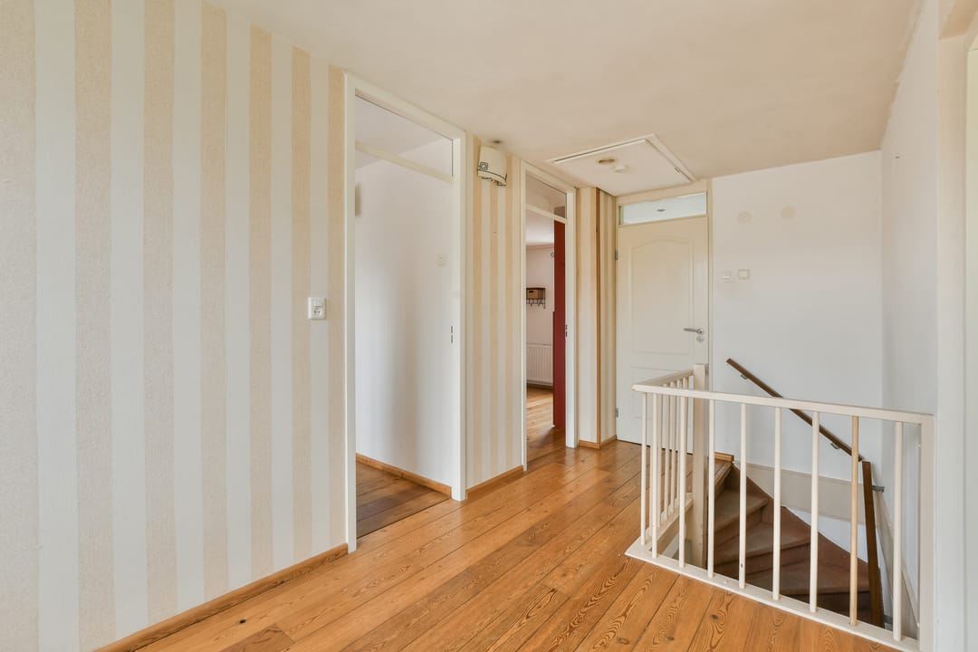 Spacious Family Home with 4 Bedrooms in Green Almere-Haven Neighborhood — 16