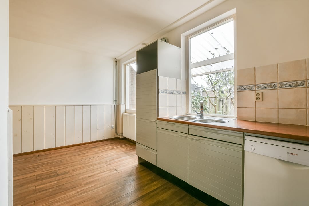 Spacious Family Home with 4 Bedrooms in Green Almere-Haven Neighborhood — 8