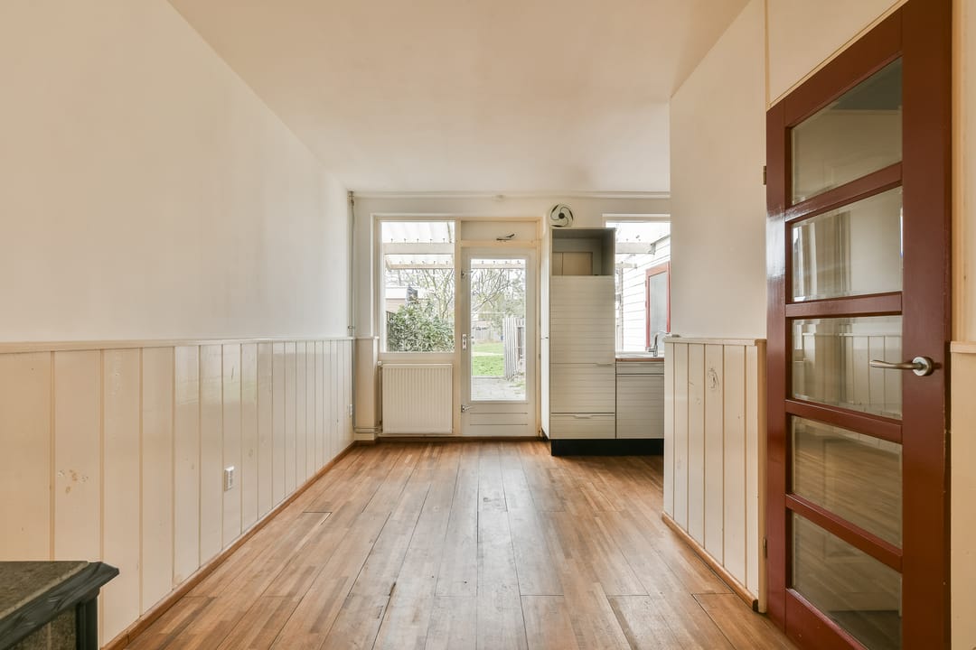 Spacious Family Home with 4 Bedrooms in Green Almere-Haven Neighborhood — 11