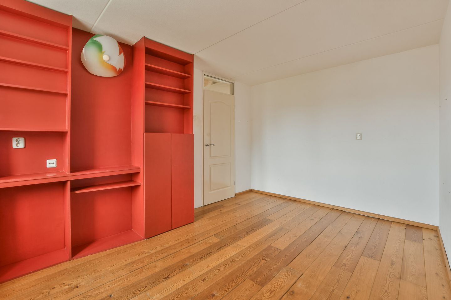 Spacious Family Home with 4 Bedrooms in Green Almere-Haven Neighborhood — 19