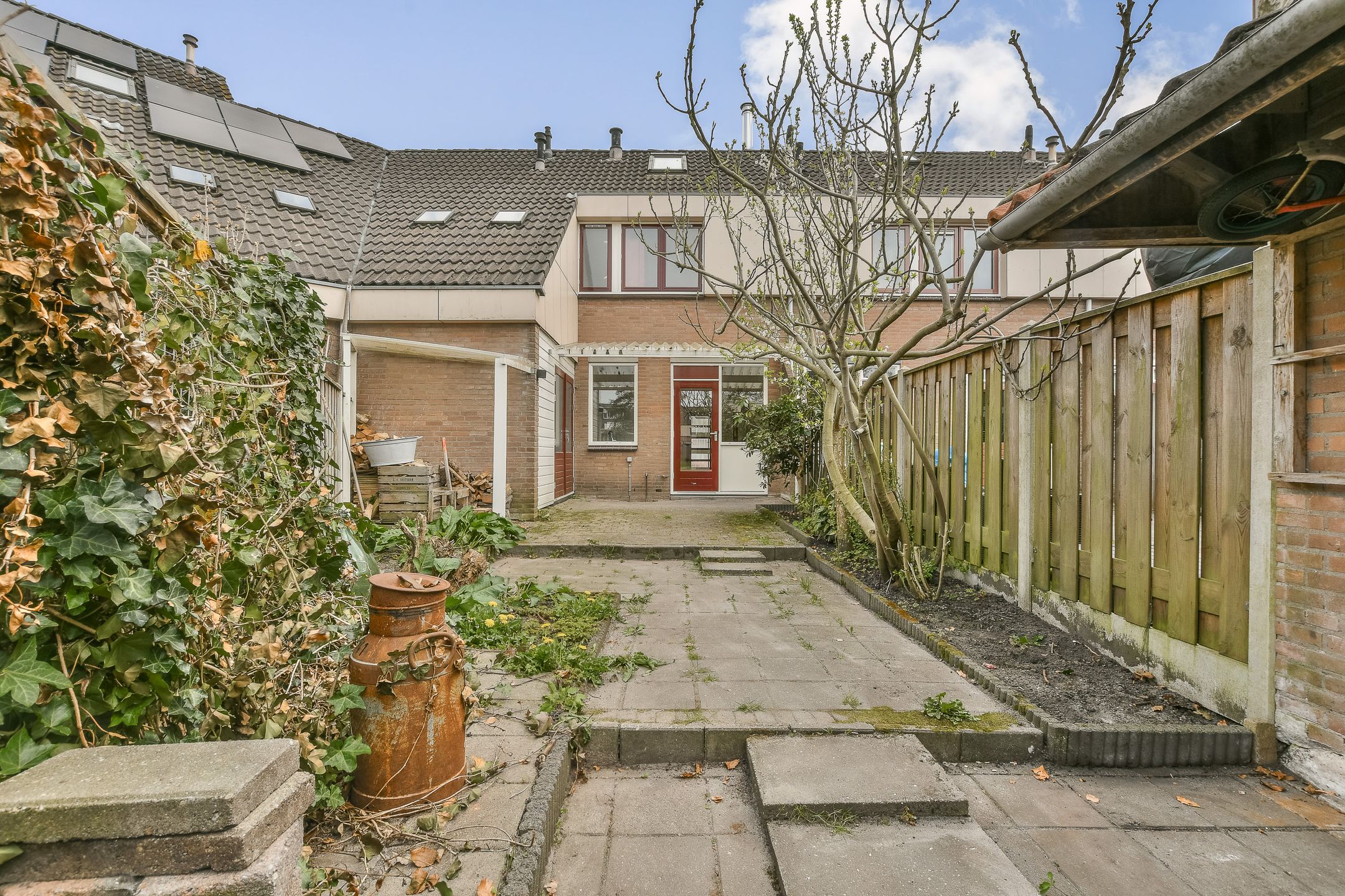 Spacious Family Home with 4 Bedrooms in Green Almere-Haven Neighborhood — 9
