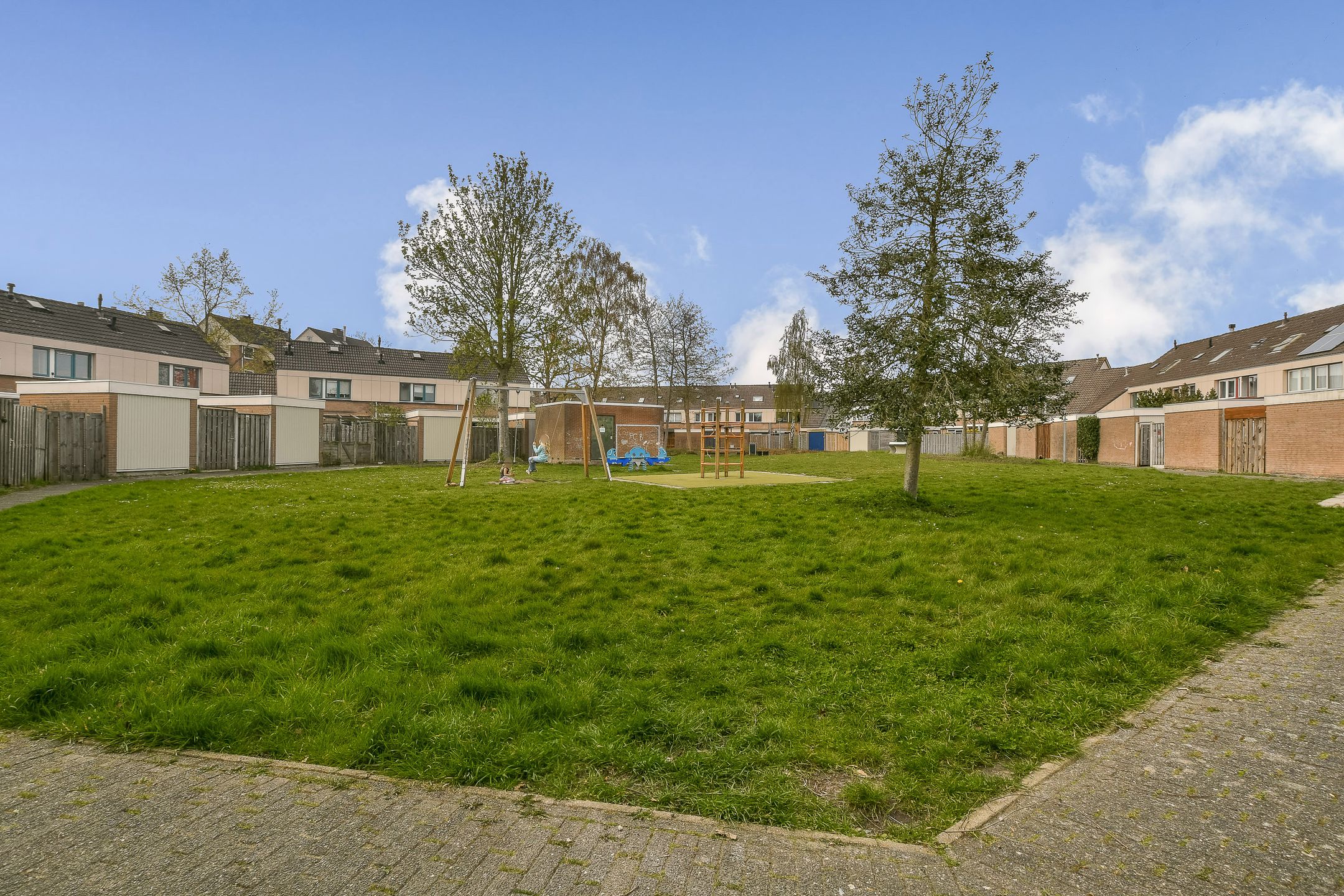 Spacious Family Home with 4 Bedrooms in Green Almere-Haven Neighborhood — 30