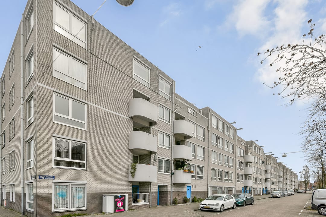 Lichtrijk topverdiepingsappartement met zuidgericht balkon in Venserpolder, Amsterdam