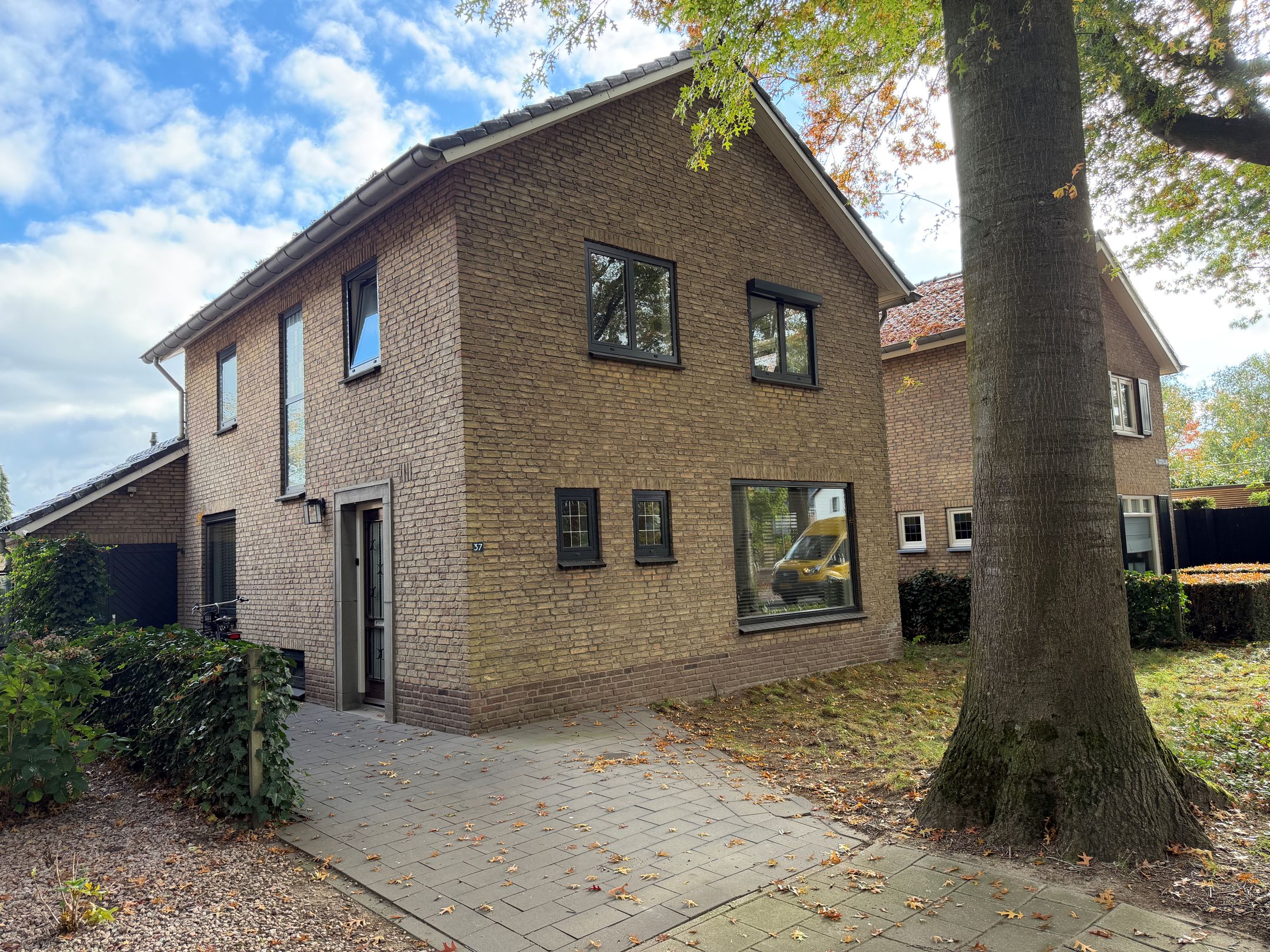 Fully renovated detached home with garage in the heart of Wijchen — 39