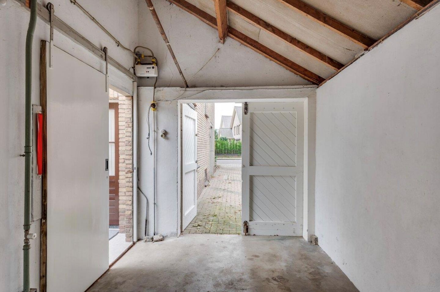 Fully renovated detached home with garage in the heart of Wijchen — 35