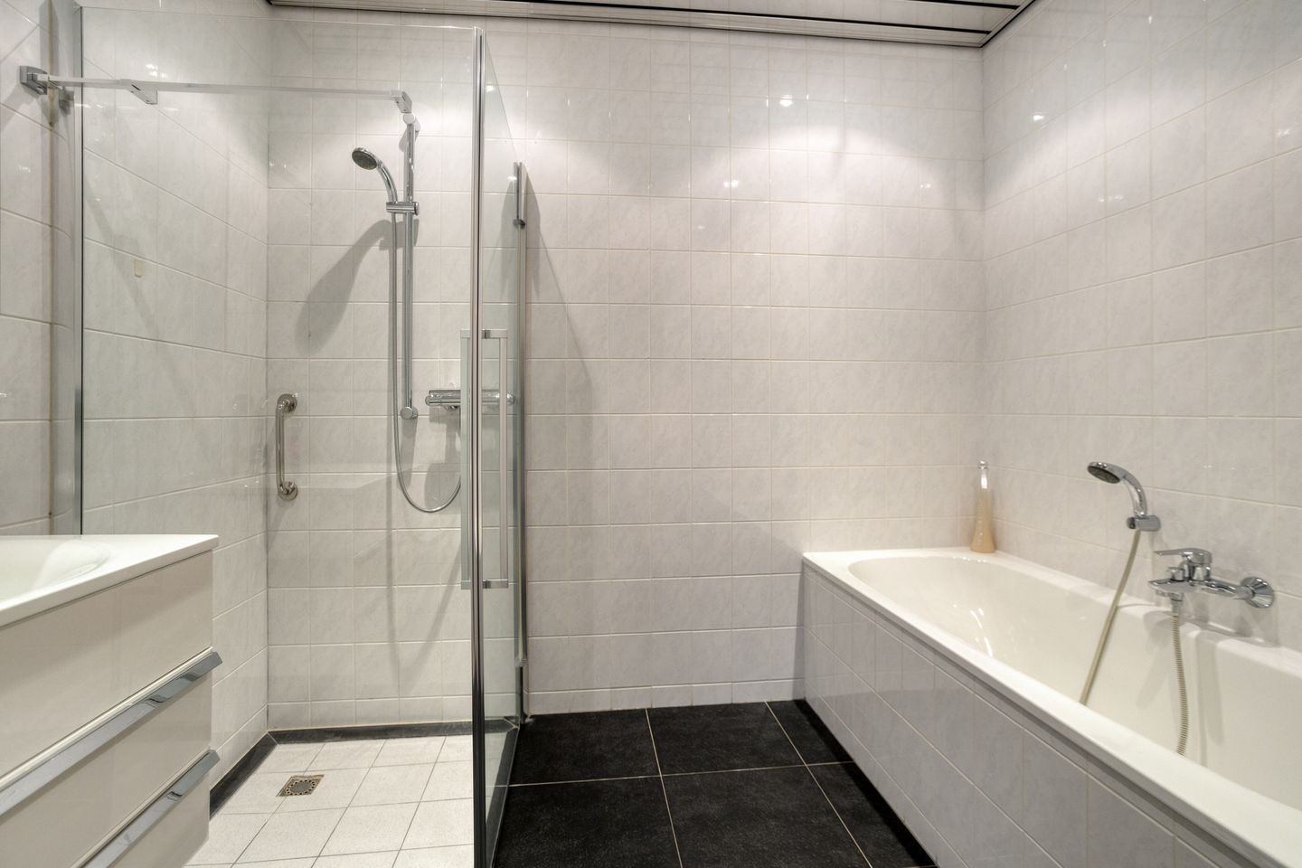 Spacious corner apartment with balcony and parking in Asten centre — 19