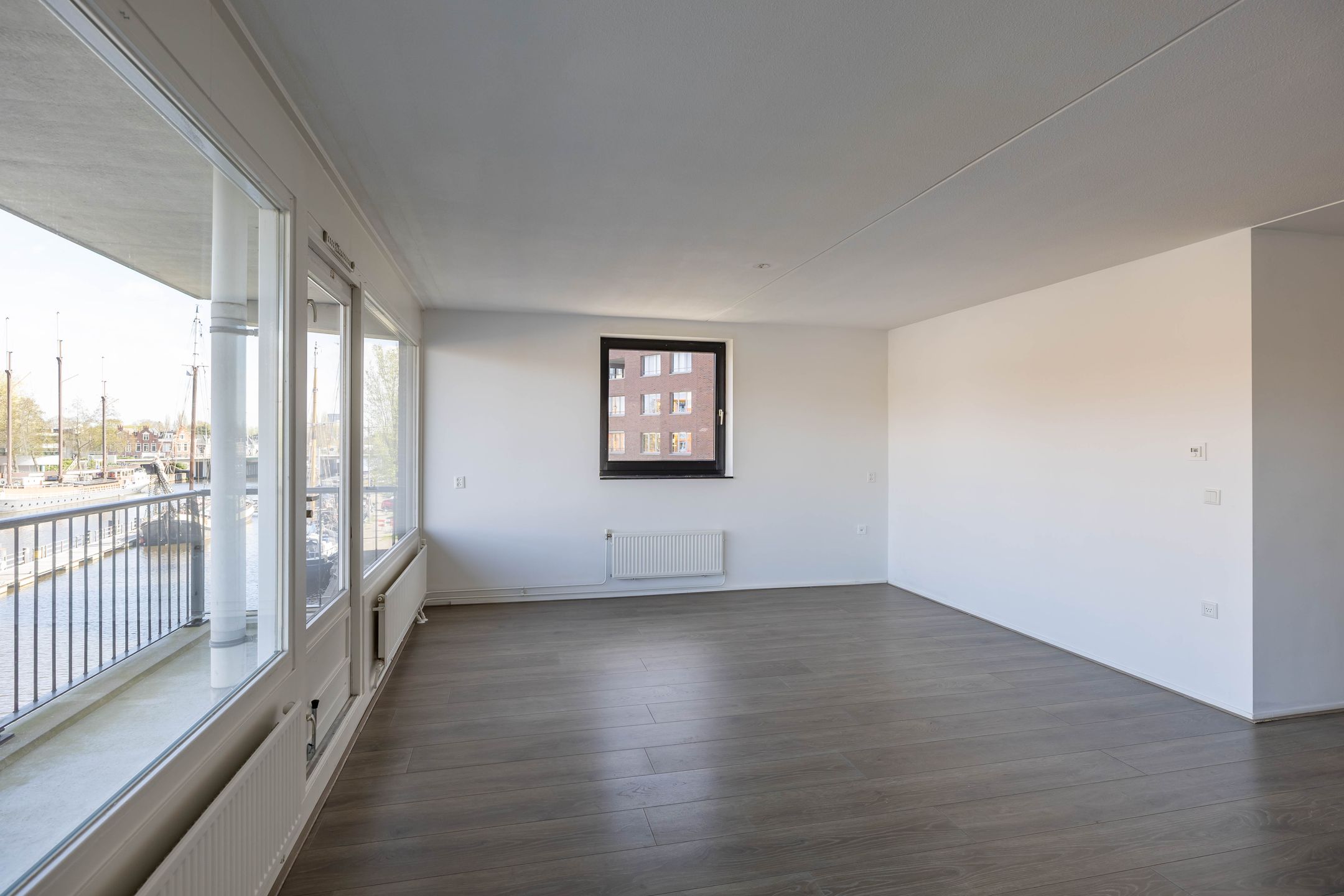 Renovated Apartment with City and Harbor Views in Rem Koolhaas Complex — 12