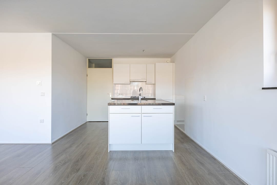 Renovated Apartment with City and Harbor Views in Rem Koolhaas Complex — 16