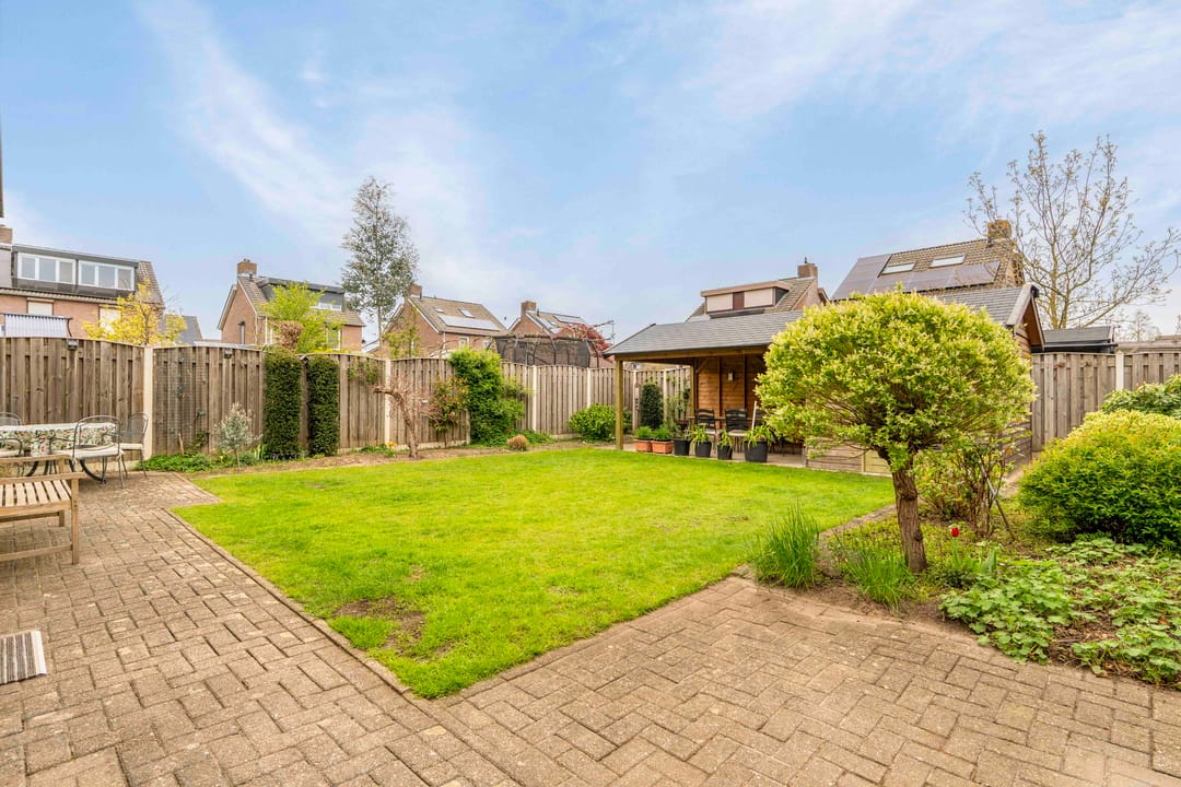 Photo 2 of Roerdompstraat 13