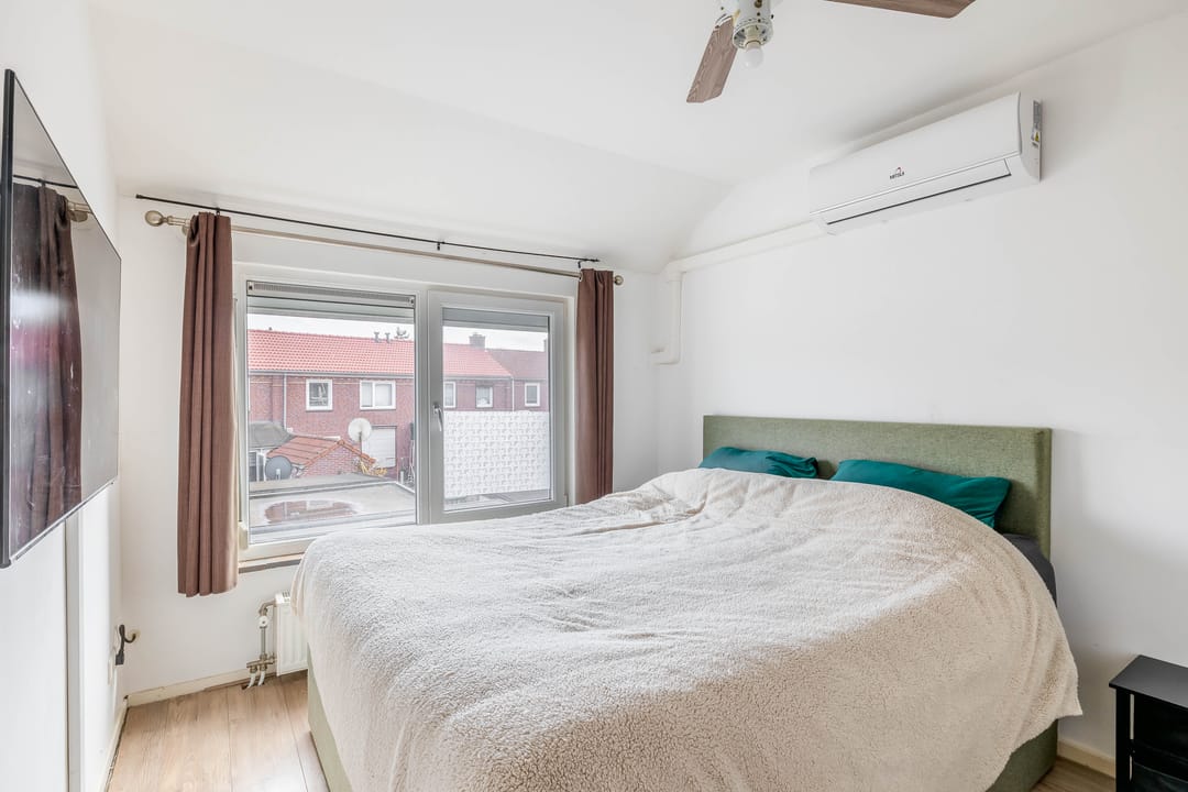 Foto 17 van van Wevelickhovenstraat 64