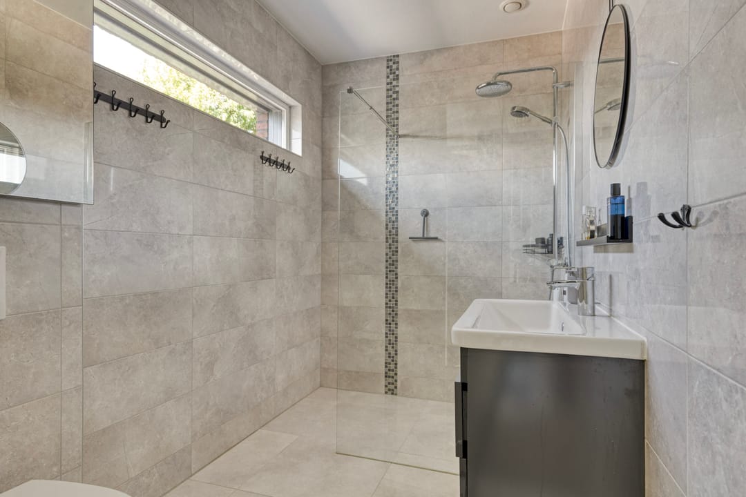 Recently modernized family home with large roof terrace and west-facing garden in quiet neighborhood — 13