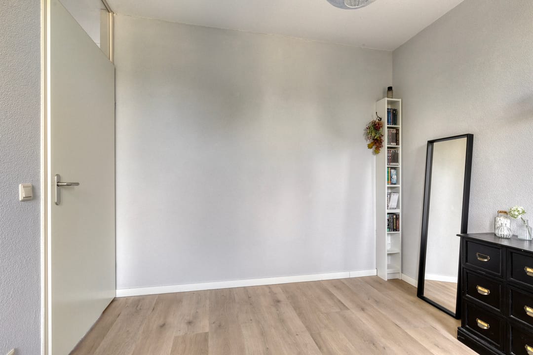 Recently modernized family home with large roof terrace and west-facing garden in quiet neighborhood — 17