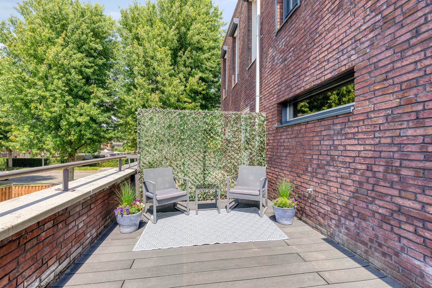 Recently modernized family home with large roof terrace and west-facing garden in quiet neighborhood — 19