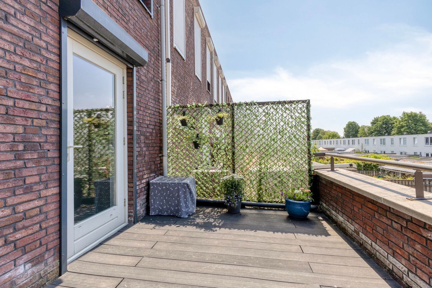Recently modernized family home with large roof terrace and west-facing garden in quiet neighborhood — 20