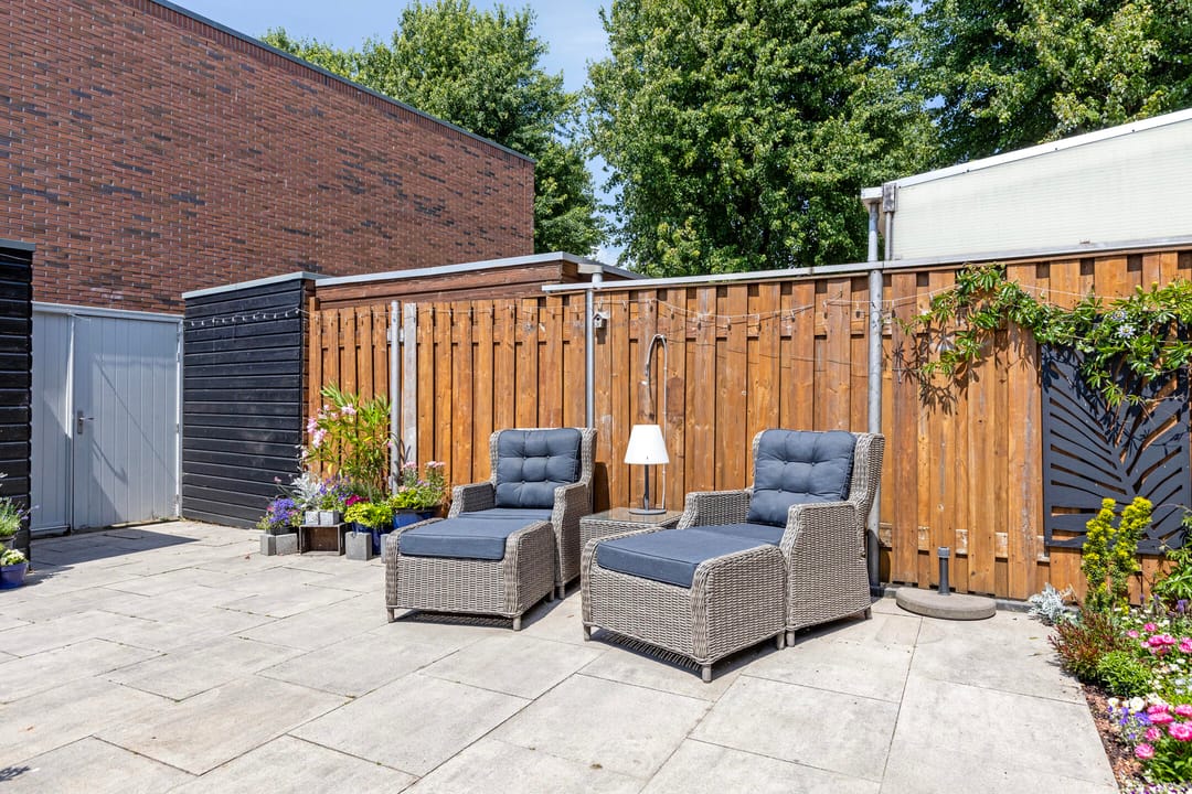 Recently modernized family home with large roof terrace and west-facing garden in quiet neighborhood — 22