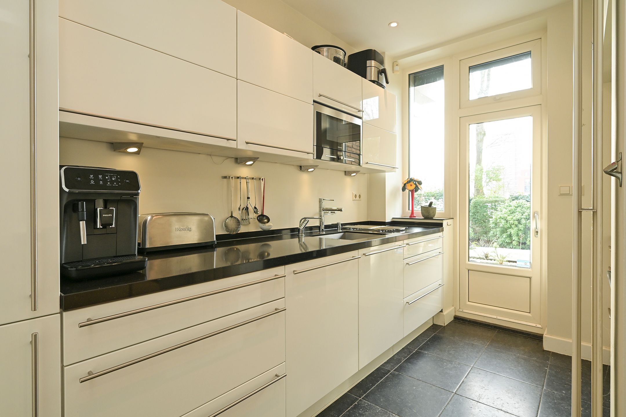 Spacious Ground Floor Apartment with Sunny Southwest Garden Near the Dunes — 18