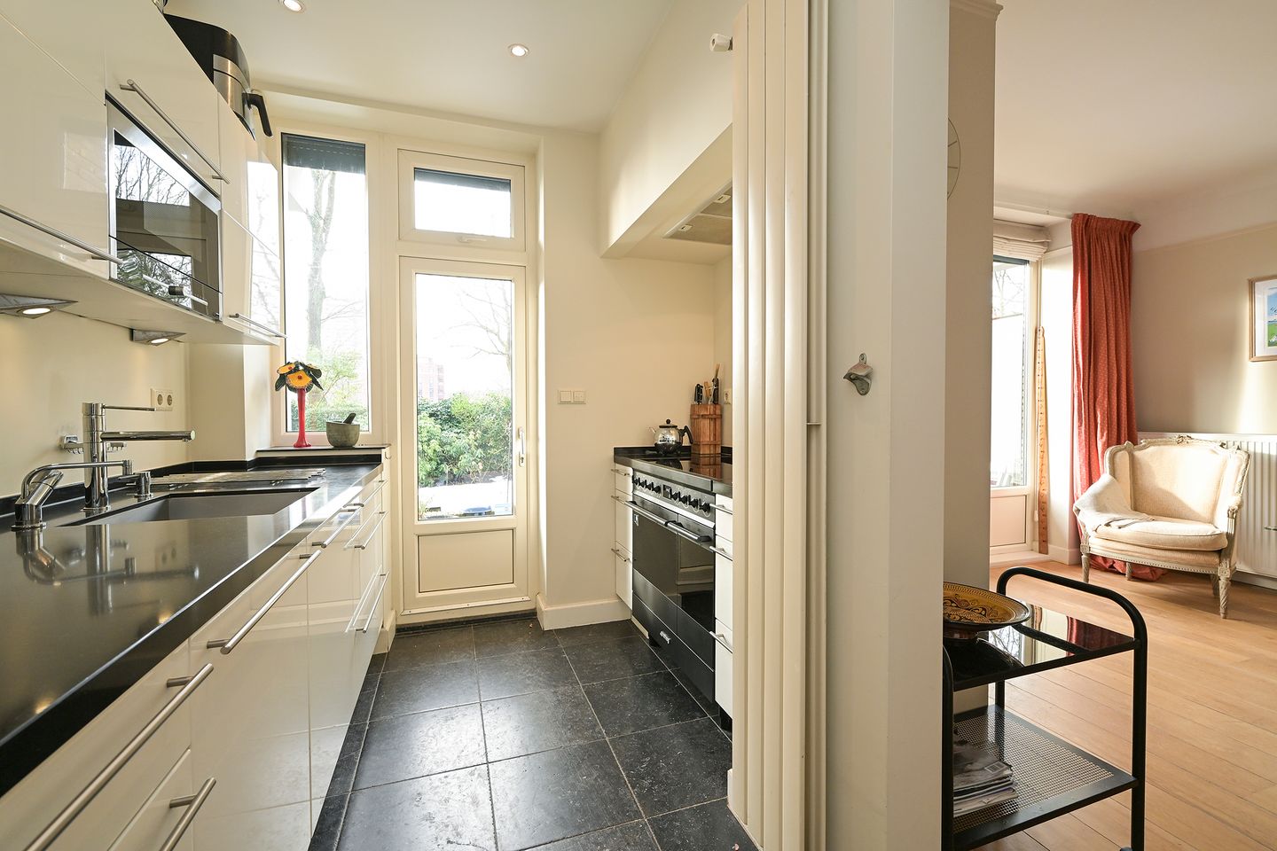 Spacious Ground Floor Apartment with Sunny Southwest Garden Near the Dunes — 19