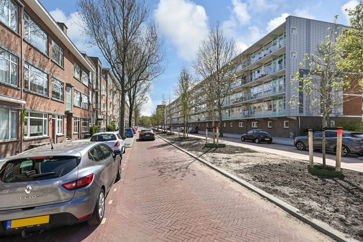 Photo 2 of Medemblikstraat 24