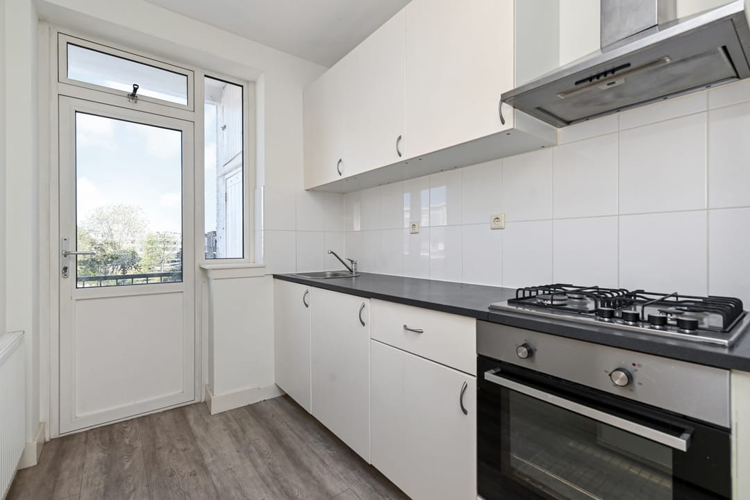 Two-room apartment with balcony in Leyenburg — 11