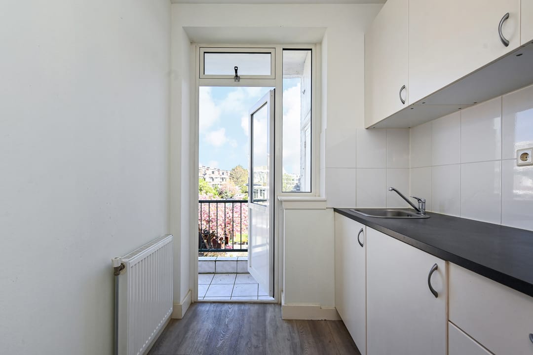 Two-room apartment with balcony in Leyenburg — 13