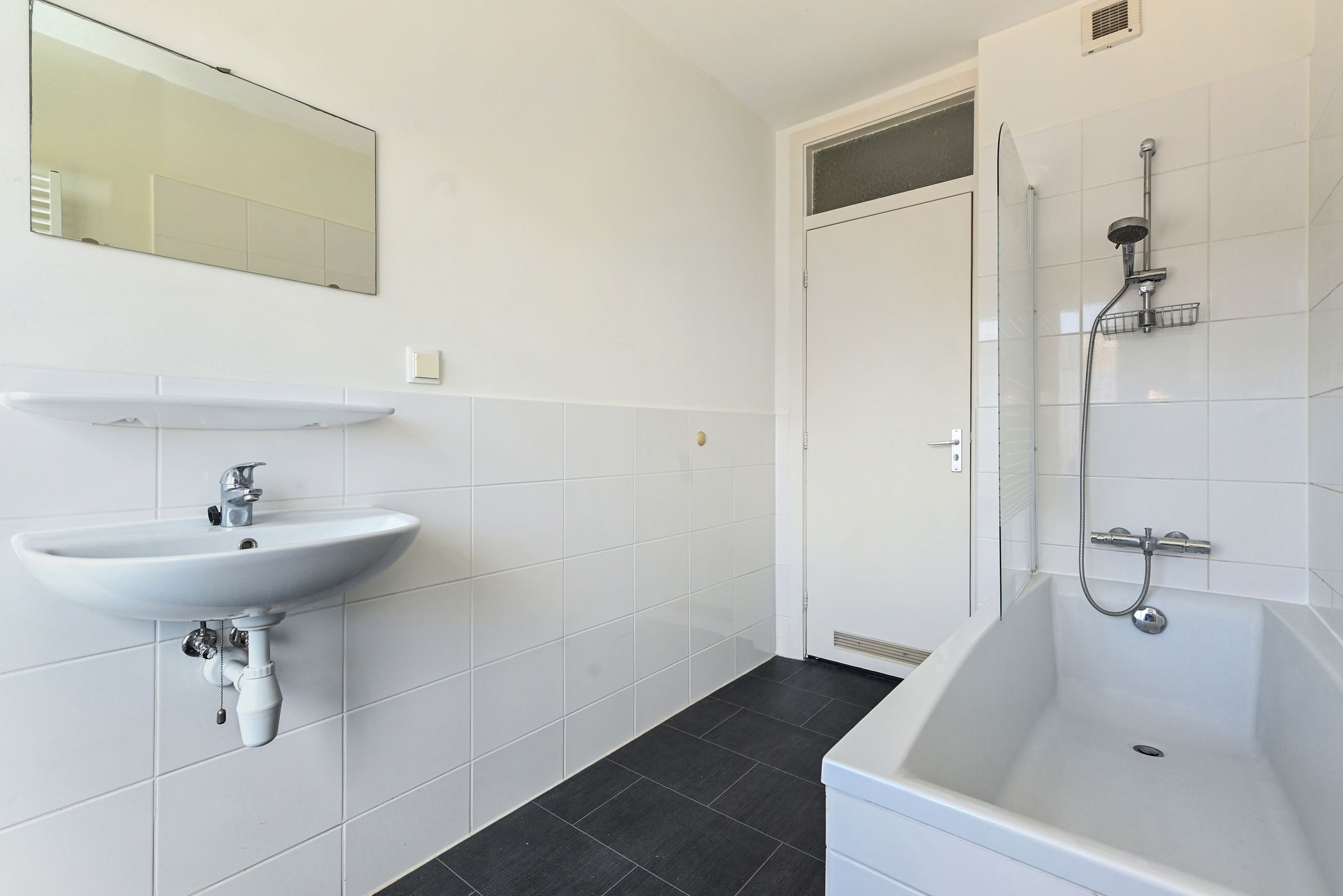 Two-room apartment with balcony in Leyenburg — 21