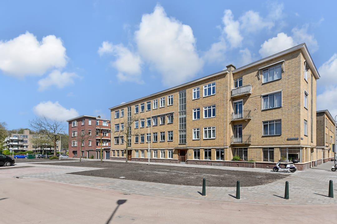 Two-room apartment with balcony in Leyenburg — 28