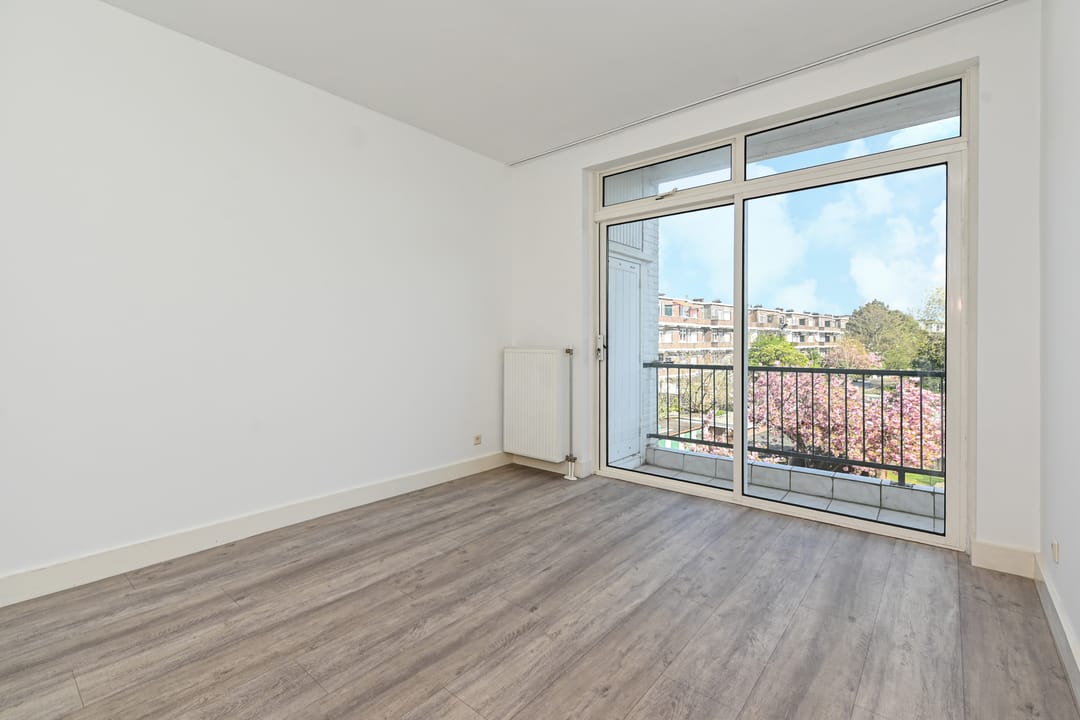 Two-room apartment with balcony in Leyenburg — 16