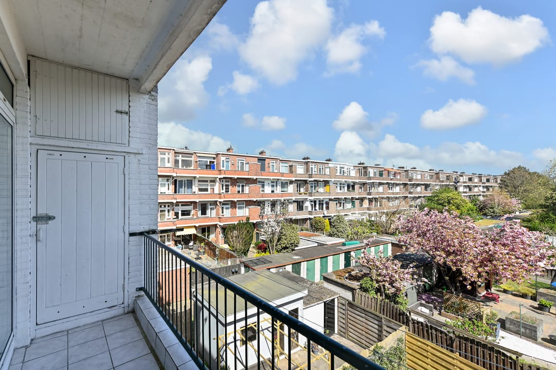 Two-room apartment with balcony in Leyenburg — 22